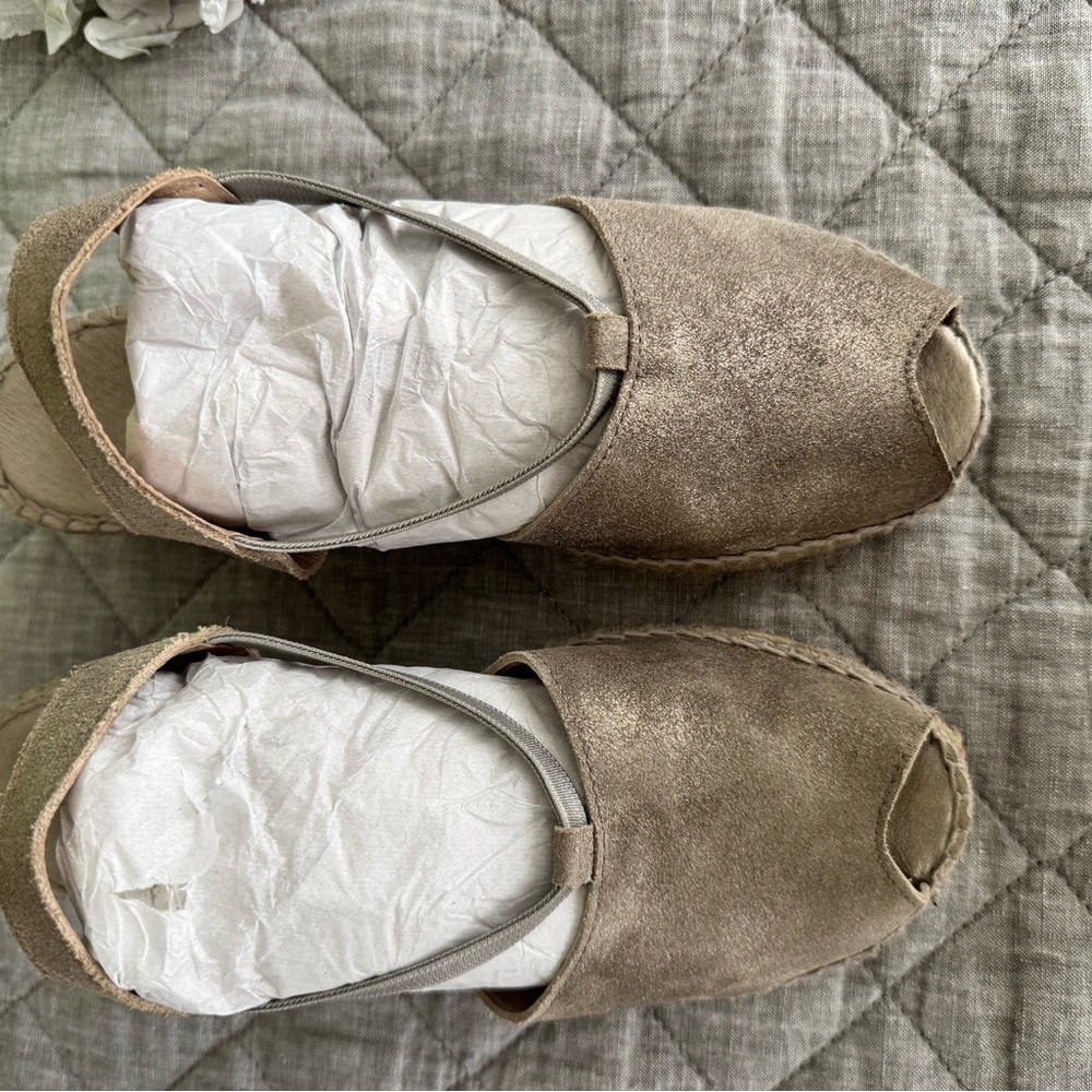 Andre Assous Dainty Espadrille Wedge, Pewter leather-Women’s size 7 - Picture 3 of 5